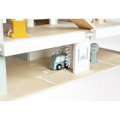 Montessori houten garage gedetailleerd weergegeven