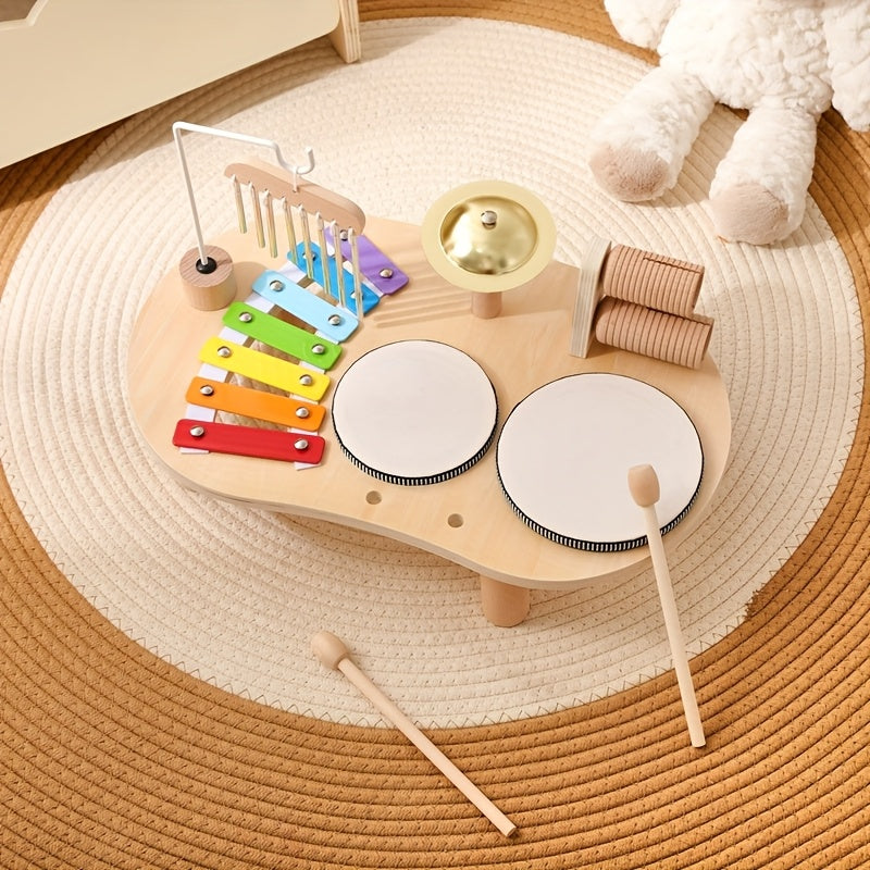 Montessori muziekinstrument met drums en knuffel weergegeven op bruine ondergrond